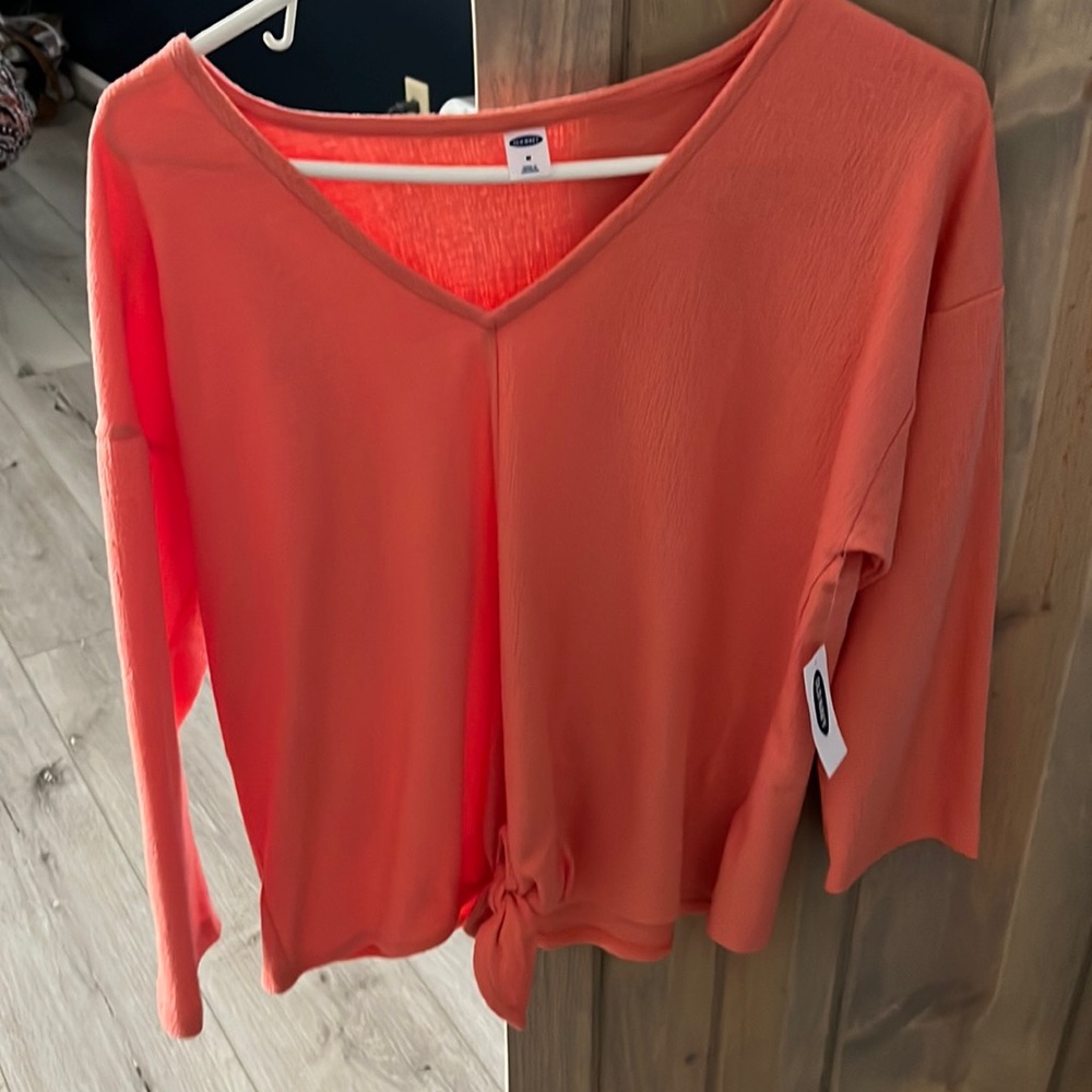 Old Navy shirt. Never worn. Size medium